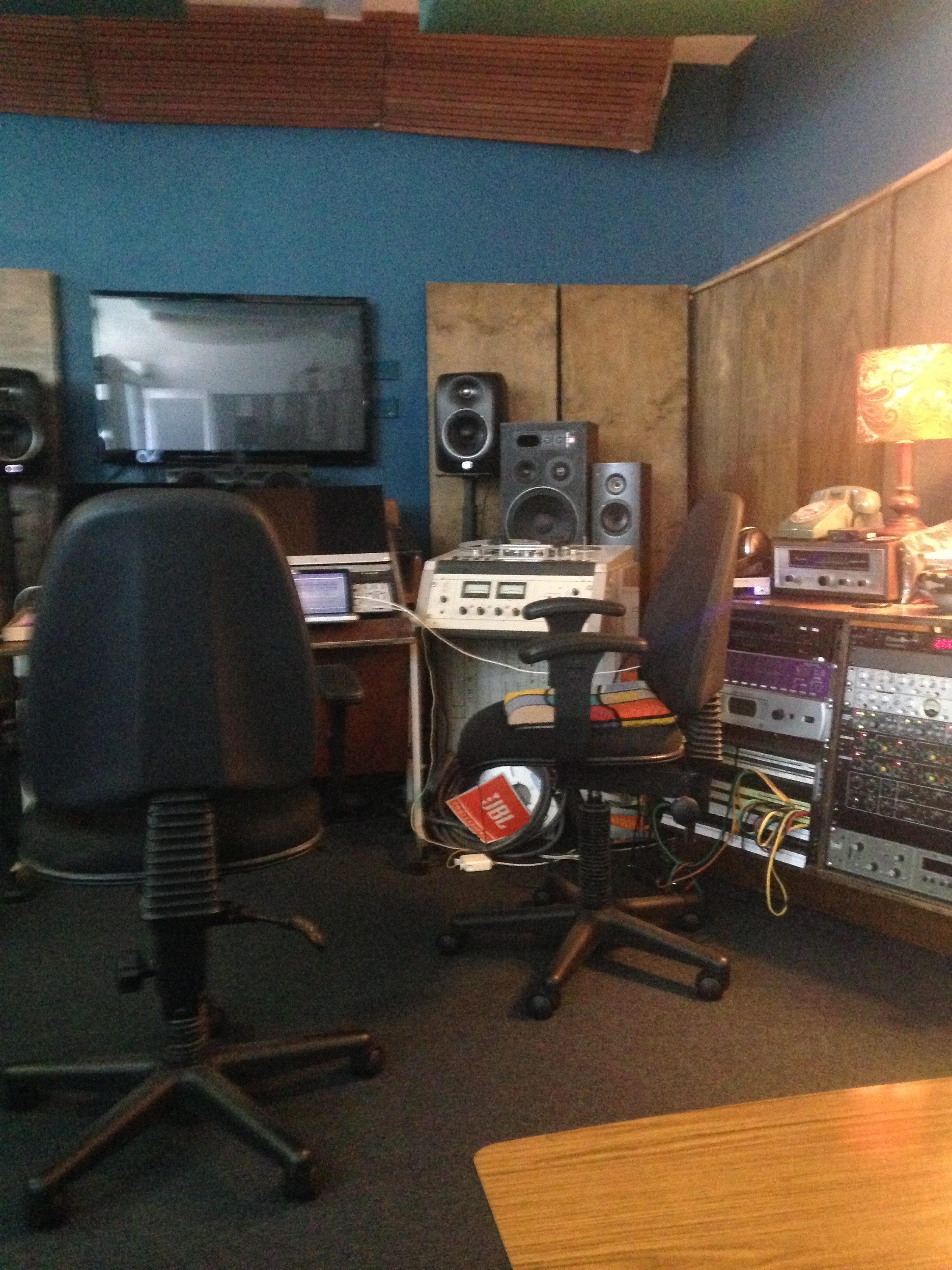 Angus Studio1